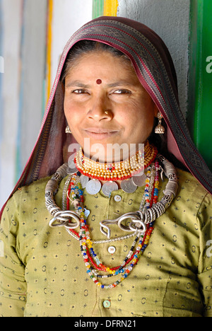 Gros plan d'une tribu Bareli, Madhya Pradesh, Inde. Visages ruraux de l'Inde Banque D'Images