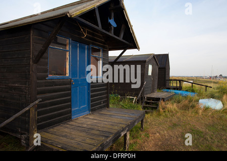 Walberswick pittoresques cabanes de pêcheurs sur la rivière Blyth Suffolk. Banque D'Images