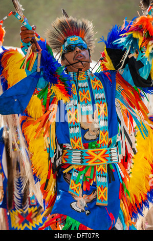 Native American man Chumash, danseur d'herbe, à la tribu 2013 Pow Wow, Live Oak camp, Santa Ynez Valley, Californie Banque D'Images