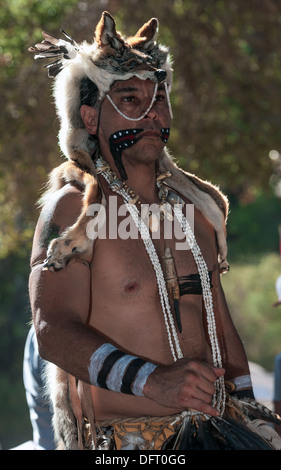 Native American man Chumash, à l'Inter Tribal 2013 Pow Wow, Live Oak camp, Santa Ynez Valley, Californie Banque D'Images