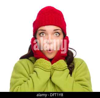 Belle Mixed Race Woman Wearing Winter Hat and Gloves isolé sur un fond blanc. Banque D'Images