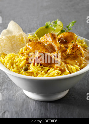 Curry de poulet Korma et riz pilaf Banque D'Images