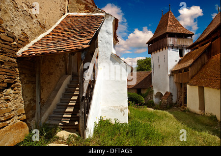 Vue de la façade de l'église fortifiée médiévale Szekly de Viscri, Bunesti Brasov, Transylvanie,. Banque D'Images