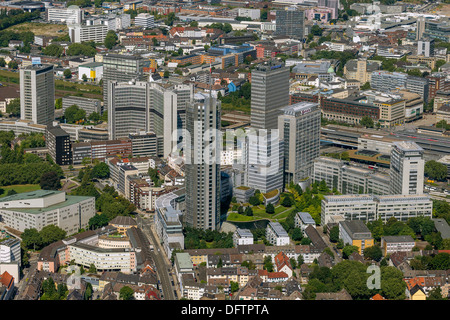 Vue aérienne du centre-ville, avec l'Evonik immeuble de grande hauteur et la construction de RWE Power, Essen, Rhénanie du Nord-Westphalie Banque D'Images