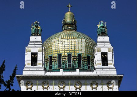 Dôme de l'église saint Léopold à Steinhof, hôpital psychiatrique, des statues du prédicateur Severin, droite, et saint Léopold, Banque D'Images