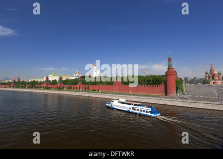 Moscow Kremlin, vue à partir de la rivière de Moscou Banque D'Images