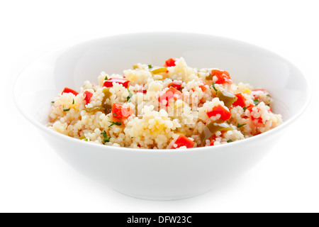 Salade de couscous froid isolated on white Banque D'Images