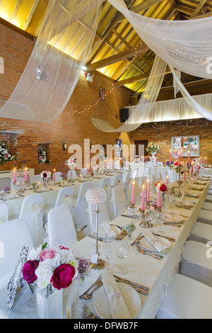 Une salle de mariage prêt pour un mariage. Ce lieu est 'La Grange' et est géré par 'Belle Mariée à Elsham Hall' Banque D'Images