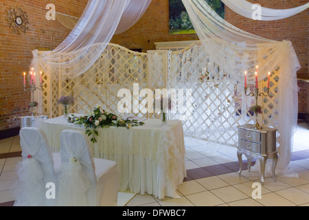 Une salle de mariage prêt pour un mariage. Ce lieu est 'La Grange' et est géré par 'Belle Mariée à Elsham Hall' Banque D'Images