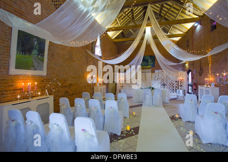 Une salle de mariage prêt pour un mariage. Ce lieu est 'La Grange' et est géré par 'Belle Mariée à Elsham Hall' Banque D'Images