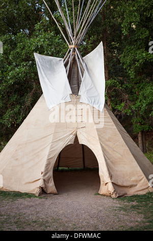 Tipi amérindien au Devil's Tower National Monument, Wyoming Banque D'Images