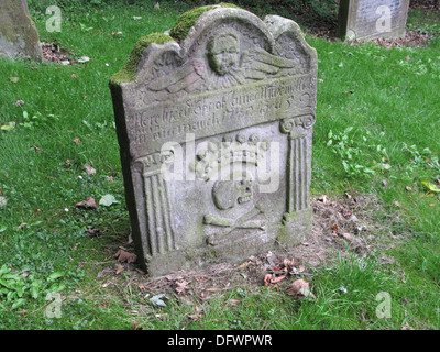 Dix-huitième siècle pierre tombale, Keir Mill Kirkyard, Nithsdale, Dumfries et Galloway, Écosse, Royaume-Uni Banque D'Images