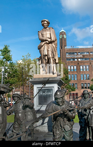 Rembrandt Harmenszoon van Rijn 1606-1669 Statue Rembrandtplein ( Rembrandt Square Amsterdam Pays-Bas ) Banque D'Images