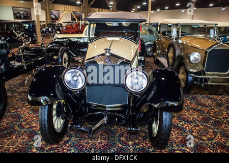 Un modèle magnétique 60 Owen 1921 Phaeton voiture électrique au musée Nethercutt à Sylmar California Banque D'Images