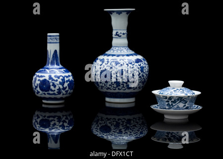 Chinois traditionnel en porcelaine bleu et blanc Banque D'Images