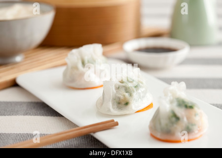 Petit-déjeuner traditionnelle chinoise boulettes de crevettes Banque D'Images