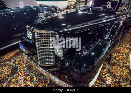 Une Cadillac Sedan 1938 convertible à l'Nethercutt Collection à Sylmar California Banque D'Images