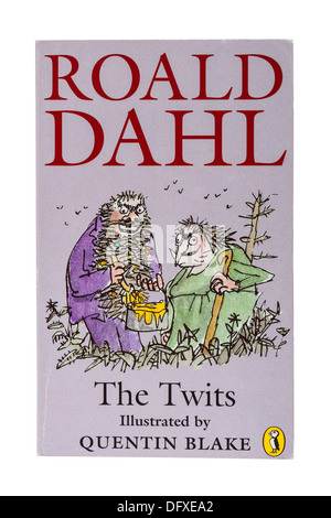 Un livre pour enfants de Roald Dahl a appelé les Twits sur fond blanc Banque D'Images