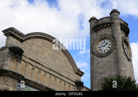 Tour de l'horloge du Horniman Museum à Forest Hill - Londres, Angleterre Banque D'Images