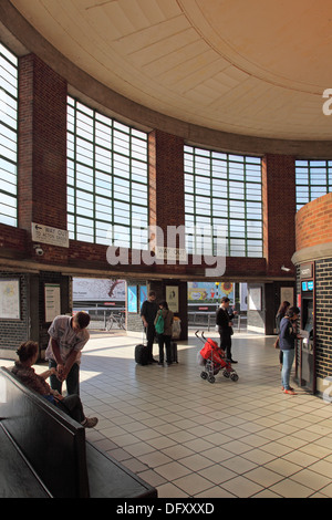 Le billet à l'intérieur de la station de métro Osterley Park dans l'ouest de Londres, Royaume-Uni Banque D'Images