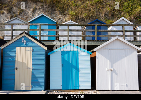 Cabines de plage sur la plage Beer, Devon, Angleterre, Royaume-Uni. Banque D'Images