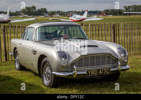 1965 Aston Martin DB5, YRD417C, à la 2013 Goodwood Revival, Sussex, UK. Banque D'Images