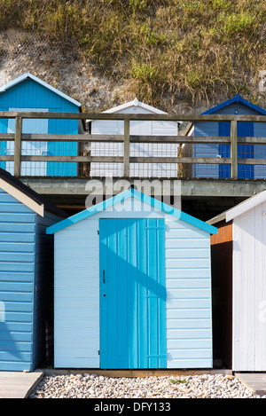 Cabines de plage sur la plage Beer, Devon, Angleterre, Royaume-Uni. Banque D'Images