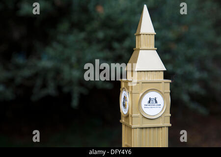 Londres, Royaume-Uni. Jeudi 10 octobre 2013. Les députés et leurs chiens en compétition dans la Westminster Dog de l'année concurrence célèbre le lien unique entre l'homme et le chien - et vise à favoriser la gestion responsable des propriétaires de chiens. Crédit : Michael Kemp/Alamy Live News Banque D'Images