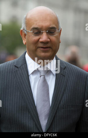 Westminster London, UK. 10 Oct, 2013. Keith Vaz, est un homme politique et un membre du parlement pour Leicester est et a été président de la commission des affaires intérieures a depuis 2007 Credit : amer ghazzal/Alamy Live News Banque D'Images