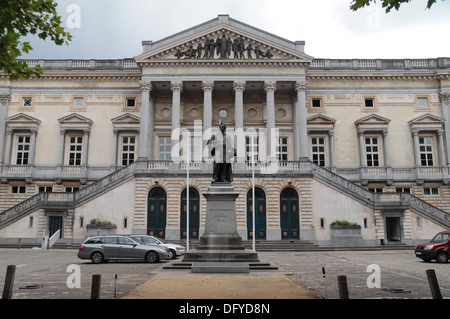 Le Palais de Justice, conçu par Joseph Poelaert, dans la ville historique de Gand (Gent), Flandre orientale, Belgique. Banque D'Images