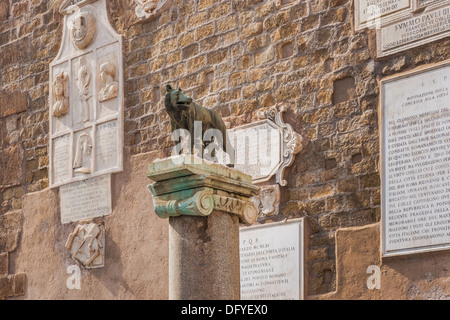 La Statue de Trajan Wolf (Lupa Capitolina) est un personnage de loup. Le loup est téter Romulus et Remus, Rome, Italie, Europe Banque D'Images