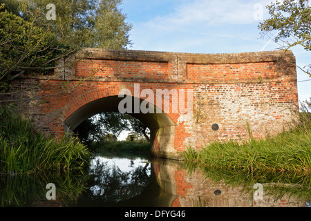 Bridge au Nord de tonnage Walsham et Dilham Canal, près de Norfolk Broads, Dilham, Parc National Banque D'Images