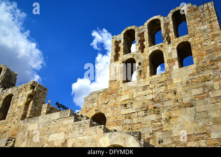 En vertu de l'ancien théâtre romain le Saint Rock de Acroplis Banque D'Images