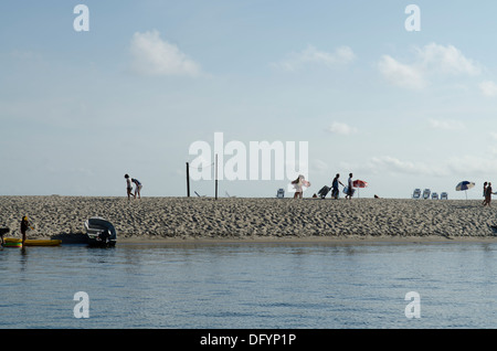 Barra do Una, Sao Sebastiao, Sao Paulo, Brésil côte. Canal de la rivière. Banque D'Images