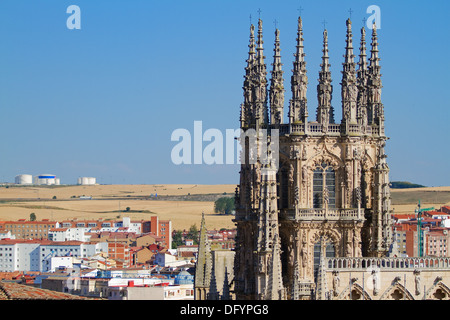 Pinacles gothiques de la coupole de la face est de la cathédrale de Burgos, Burgos, Castille et Leon. Espagne Banque D'Images