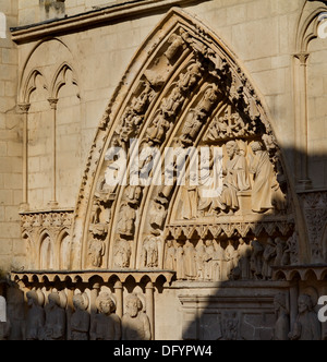 Dans le tympan face Ouest de la cathédrale de Burgos, Burgos, Castille et Leon. Espagne Banque D'Images