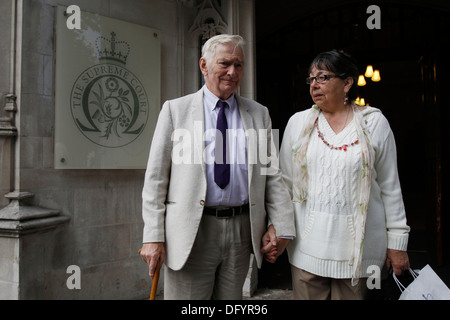 Peter et Hazel mary Bull arrivent à la Cour suprême dans le centre de Londres Grande-bretagne 10 octobre 2013. Banque D'Images