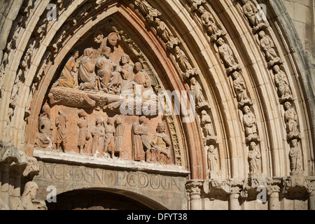 Détail de tympan dans l''église San Esteban, Burgos, Castille et Leon. Espagne Banque D'Images