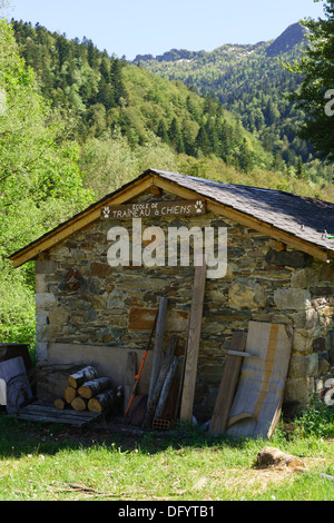 La France, l'Ariège - route D25, passer le Col de Pailheres Paillères ou, de l'est à Ax-les-Thermes. L'école en traîneau à chiens. Banque D'Images