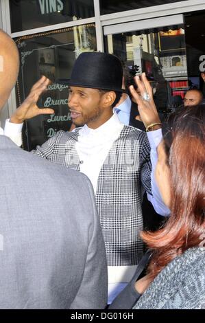 Los Angeles, CA, USA. 10 Oct, 2013. Usher à la cérémonie d'intronisation pour l'étoile sur le Hollywood Walk of Fame pour Kenneth Babyface Edmonds, Los Angeles, CA 10 octobre 2013. Crédit : Michael Germana/Everett Collection/Alamy Live News Banque D'Images