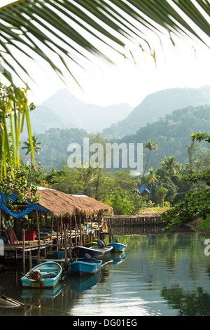 Village de pêcheurs en Thaïlande. Banque D'Images