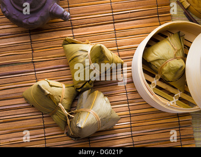 Raviolis chinois, zongzi habituellement pris au cours de l'occasion du festival Banque D'Images