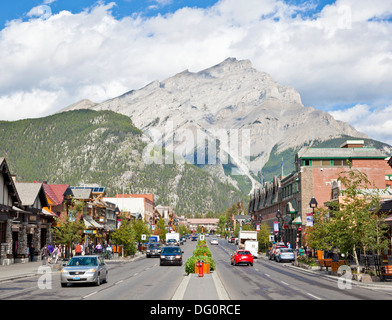 La ville de Banff et mont Cascade Banff National Park Alberta Canada Amérique du Nord Banque D'Images