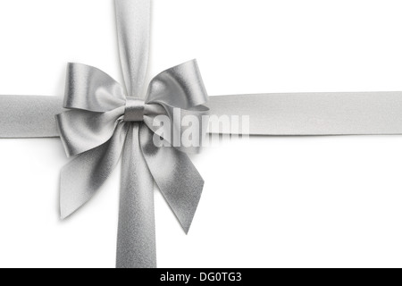 Silver ribbon bow isolé sur fond blanc Banque D'Images