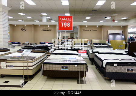 Les matelas en vente dans un grand magasin à Toronto, Canada Banque D'Images