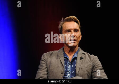 Cologne, Allemagne. 10 Oct, 2013. Fashion designer et auteur Wolfgang Joop se lit à l'allumé.cologne Spezial à Cologne, Allemagne, 10 octobre 2013. Photo : Horst Galuschka/dpa/Alamy Live News Banque D'Images