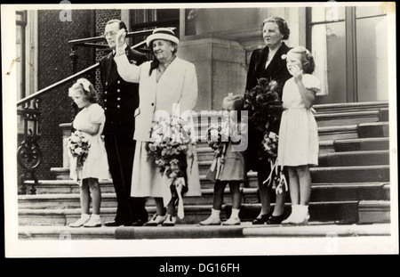 Ak Königin Juliana mit Prinz Bernhard der Niederlande, Wilhelmina ; Banque D'Images