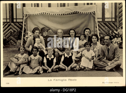 Ak Umberto II., Maria José di Savoia, Principi Enrico e Maurizio, Umberto ; III. Banque D'Images