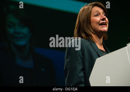 Pays de Galles Aberystwyth UK, 11 octobre 2013 chef de Plaid Cymru AM BOIS LÉANNE, parlant à l'assemblée annuelle de la conférence des parties Aberystwyth UK Crédit : Keith morris/Alamy Live News Banque D'Images