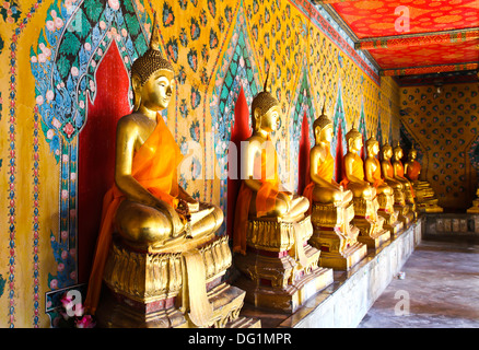 Statue de Bouddha au Wat Arun Bangkok en Thaïlande. Banque D'Images